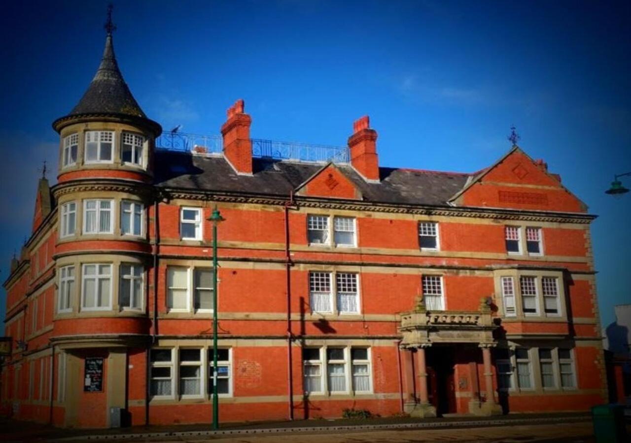 Vale View Apartment, Prestatyn, North Wales - A Stylish, Dog-Friendly Holiday Let Just A 5 Min Walk To Beach & Town! Экстерьер фото