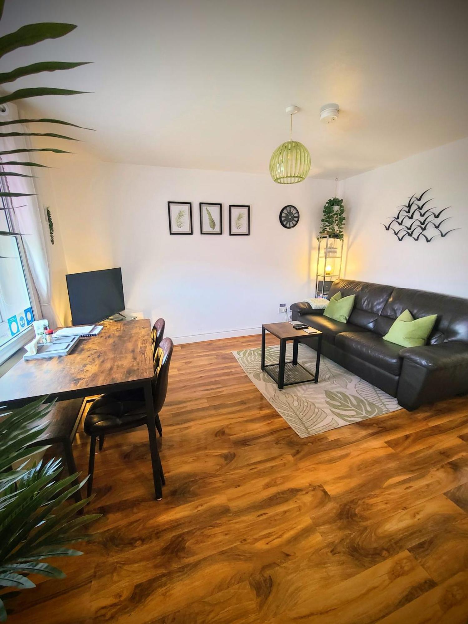 Vale View Apartment, Prestatyn, North Wales - A Stylish, Dog-Friendly Holiday Let Just A 5 Min Walk To Beach & Town! Экстерьер фото